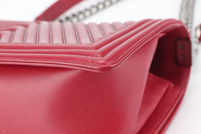 CHANEL LEBOY RED CHEVRON WITH GLITTERS LINE SILVER HARDWARE (2038xxxx) WITH CARD AND BOX