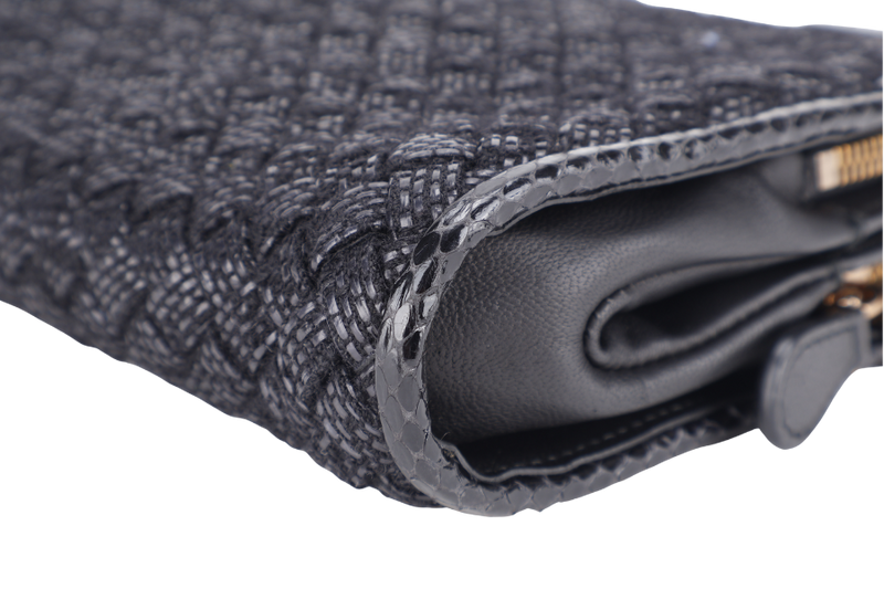 BOTTEGA VENETA CLUTCH WITH SNAKESKIN TRIMMING BLACK INTRECCIATO WOVEN RAFFIA GOLD HARDWARE WITH DUST COVER