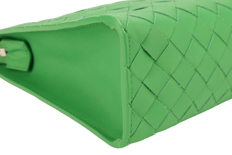 BOTTEGA VENETA CLUTCH GREEN INTRECCIATO LEATHER WITH DUST COVER