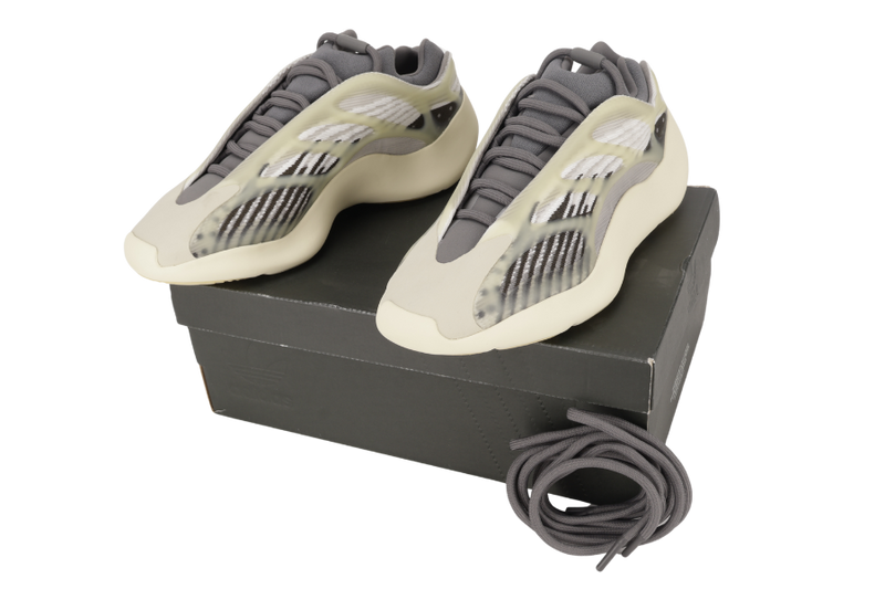 ADIDAS YEEZY 700 V3 SNEAKERS UK 9 WITH BOX