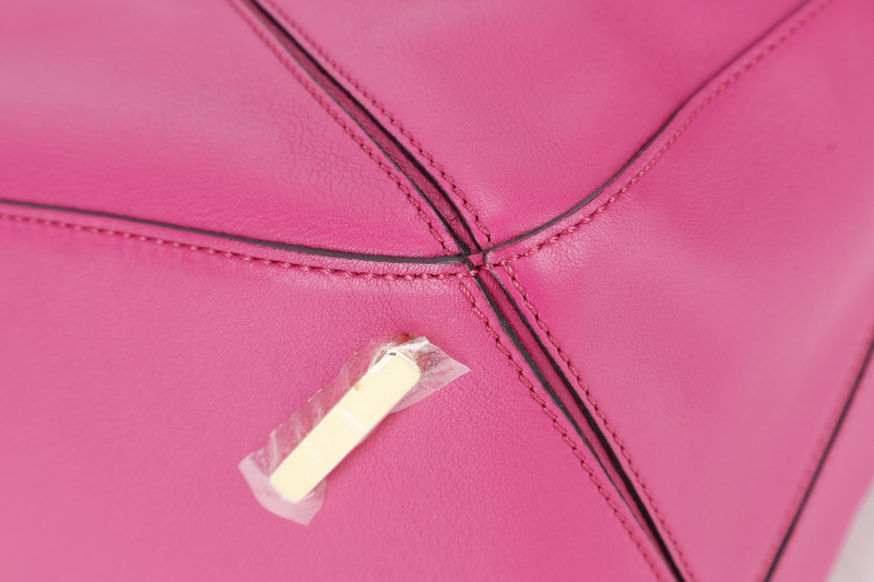 LOEWE PUZZLE EDGE FUSHIA MEDIUM CALFSKIN LEATHER GOLD HARDWARE WITH SLING AND DUST COVER