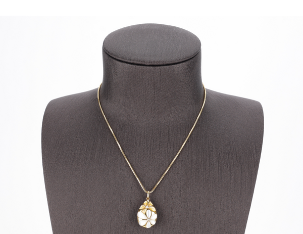 CTF 18K YG MOP PENDANT 5G