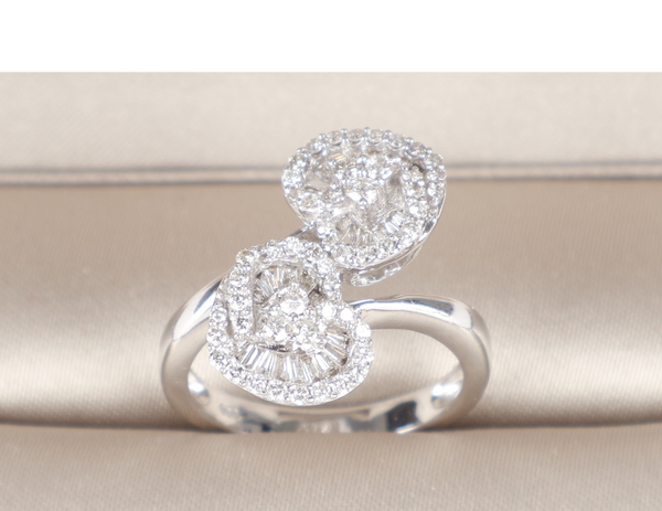 RING 750WG WITH DIAMOND 4.1GM