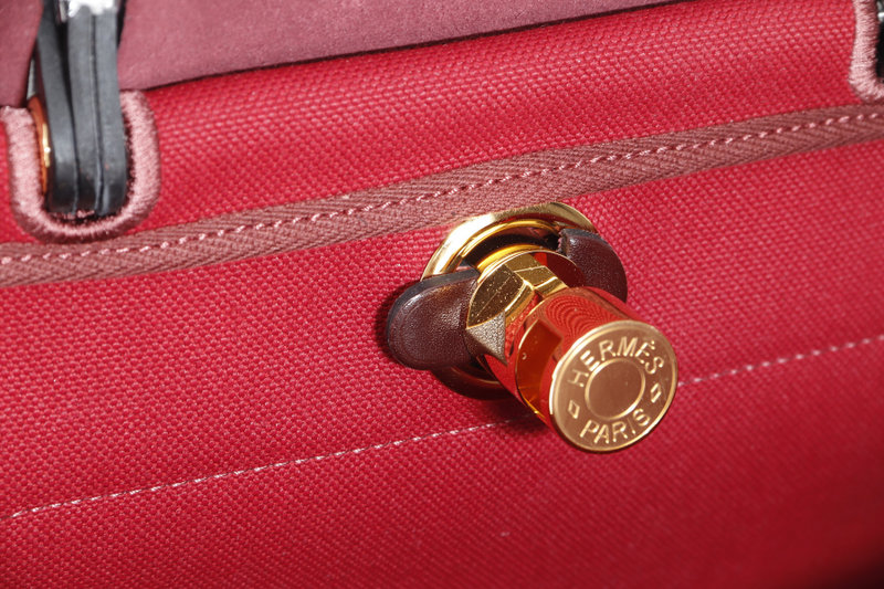 HERMES HERBAG 31 STAMP B (YEAR 2023) ROUGE CANVAS GOLD HARDWARE WITH DUST COVER AND BOX