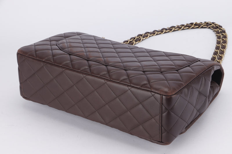 CHANEL CLASSIC FLAP MAXI SINGLE FLAP (1400xxxx) WIDTH 32CM, BROWN LAMBSKIN, BRUSHED GOLD HARDWARE, WITH CARD, DUST COVER & BOX