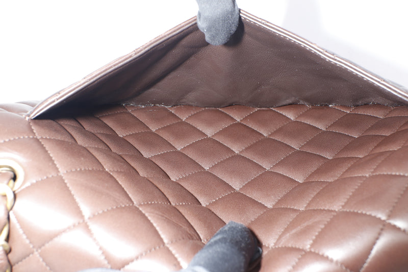 CHANEL CLASSIC FLAP MAXI SINGLE FLAP (1400xxxx) WIDTH 32CM, BROWN LAMBSKIN, BRUSHED GOLD HARDWARE, WITH CARD, DUST COVER & BOX