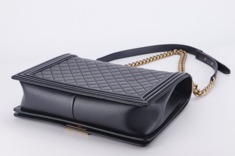 Chanel Black Le Boy New Medium Bag – The Closet