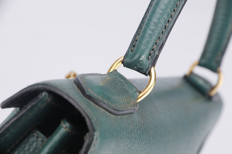 Kelly 32 Vachette Ardennes Leather in Vert Fonce, Hermès - Designer  Exchange