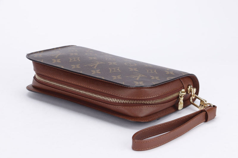 Louis Vuitton Monogram Orsay Clutch 🤩 $799🤩#theconsignmentroom
