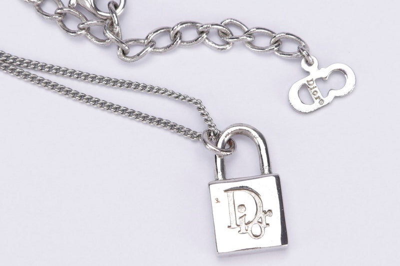 Christian Dior 挂锁吊坠项链