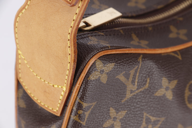 The Louis Vuitton Croissant bag: Contemporary charm.