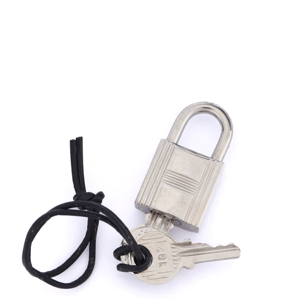 myumyu (新品未使用 タグ付) HERMES カレ 60 ジグザグ myumyu様 専用 (新品未使用 タグ付) HERMES カレ 60 ジグザグ