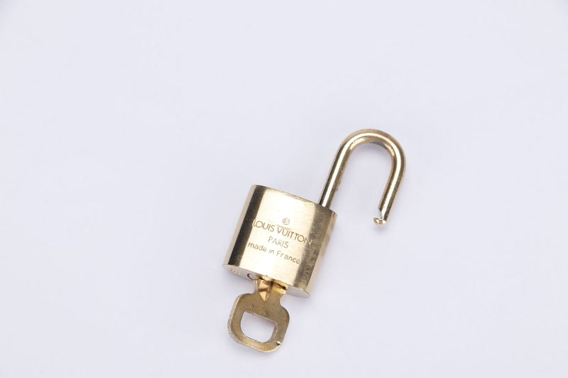 AUTHENTIC LOUIS VUITTON Silver Padlock Key Cadena [Polished] [USED] 01