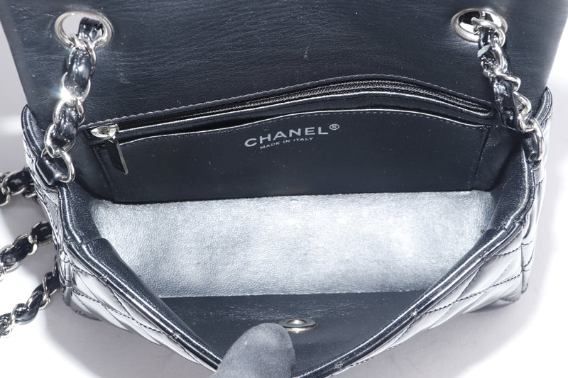 Patent leather mini bag Chanel Black in Patent leather - 29345628