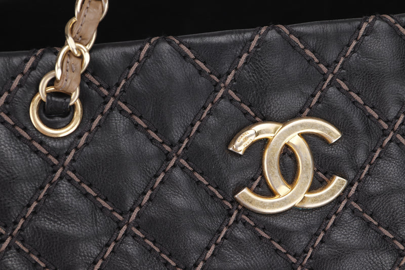 CHANEL BLACK QUILTED CALFSKIN SHOPPING TOTE (1974xxxx