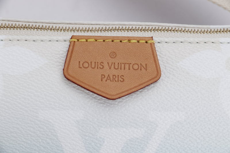 Louis Vuitton Multi Pochette Accessoires Monogram Giant Canvas Blau M57633