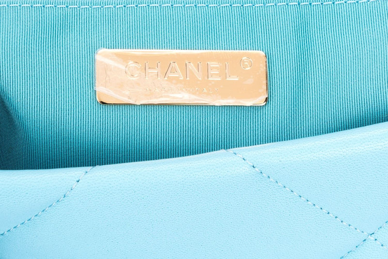 Chanel 19 翻盖包，小号，淡蓝色，小羊皮
