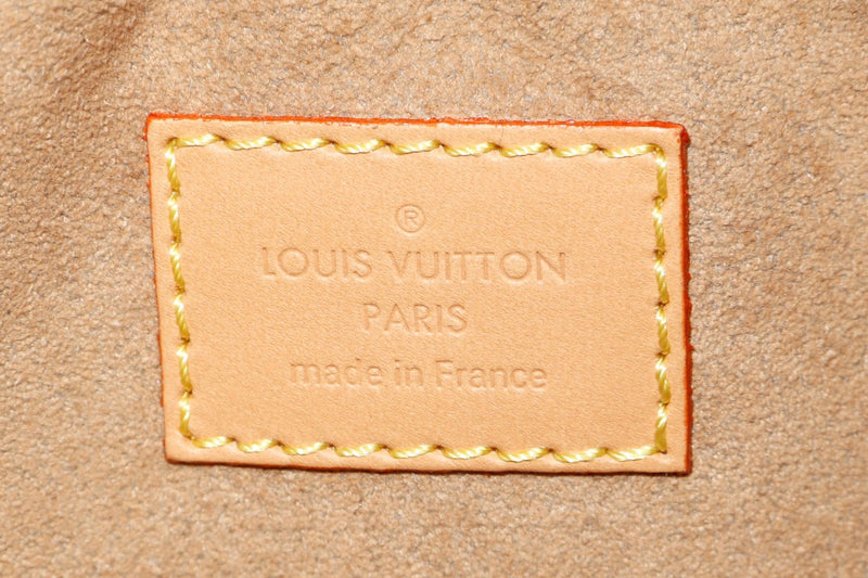 Louis Vuitton Monogram Loop (SHG-34981) – LuxeDH