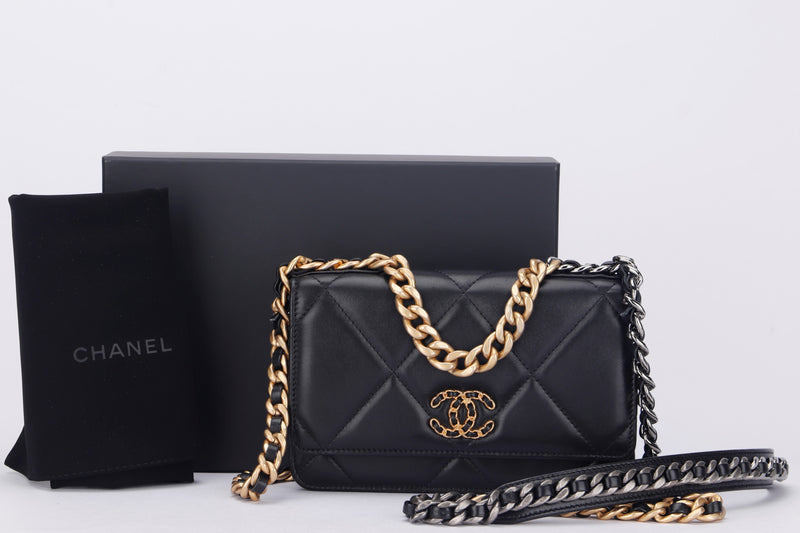 CHANEL WOC (UGCKxxxx) BLACK CAVIAR LEATHER, LARGE CC GUILOCHE BUCKLE, GOLD  HARDWARE, WITH DUST COVER & BOX