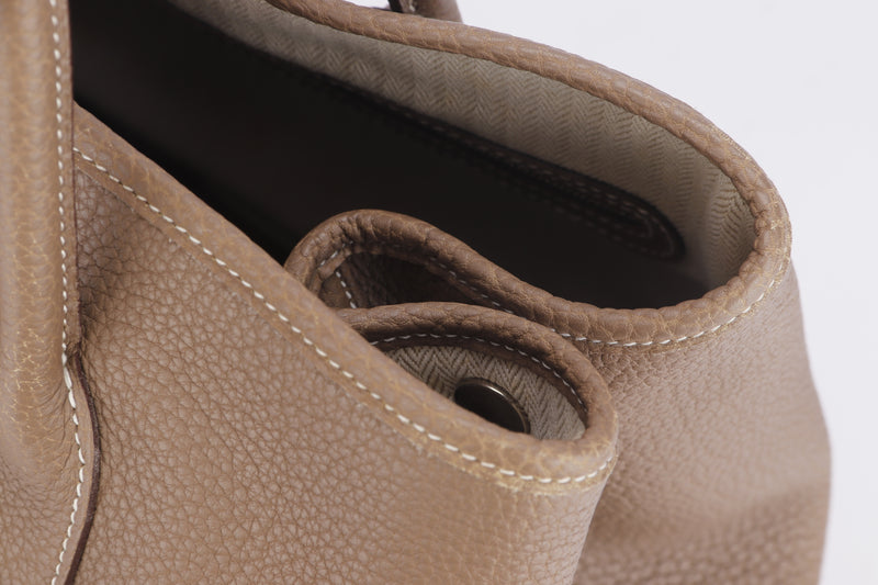 Up Close and Personal with the Hermès Geta Bag