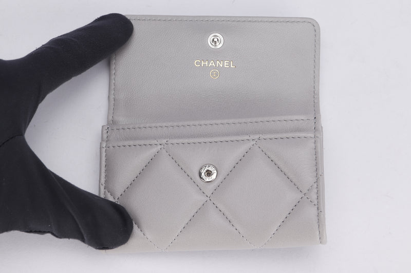 Chanel white grained calfskin flat card holder