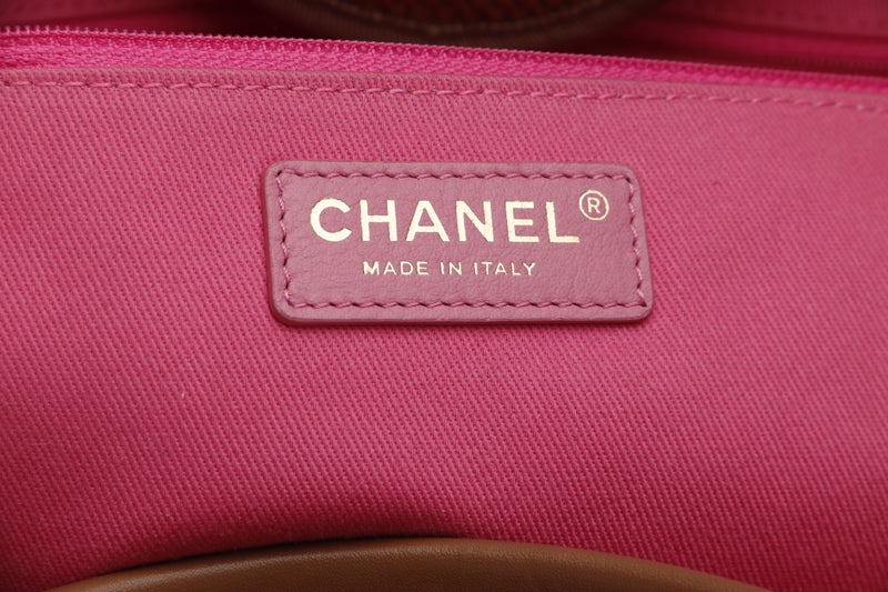 CHANEL, Bags, Gorgeous Chanel Multicolor Straw Raffia Deauville Gm Tote  Gold Hardware 220