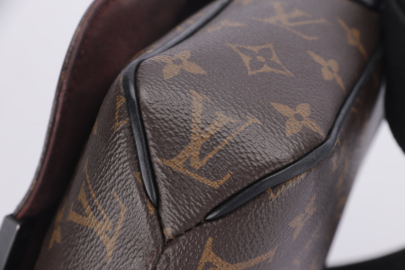 Louis Vuitton District Pm Nm Men'S Shoulder Bag M44000