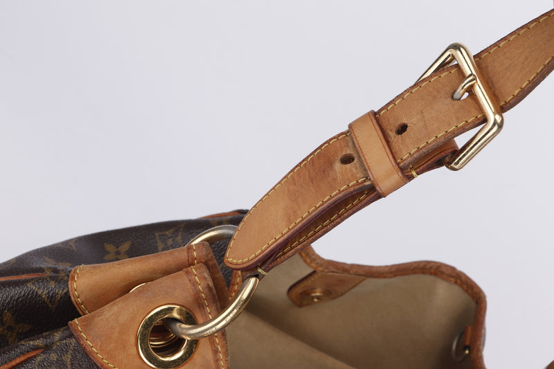 Louis Vuitton Galliera Handbag 387633