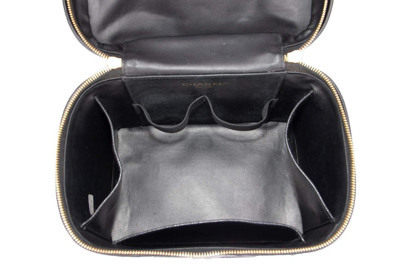 Chanel Vintage Black Patent Leather Vanity Case Shoulder Bag - LAR