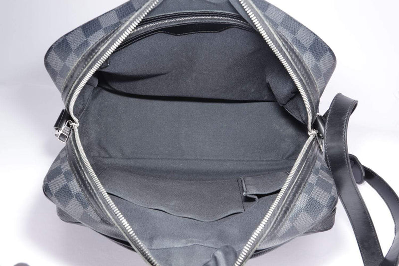 Louis Vuitton Damier Graphite Sac Leoh Messenger Bag - Black
