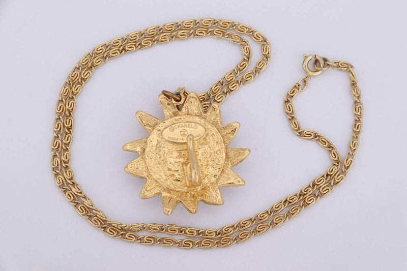 ewa lagan - Chanel Necklace Kette Gold Medallion CC Vintage