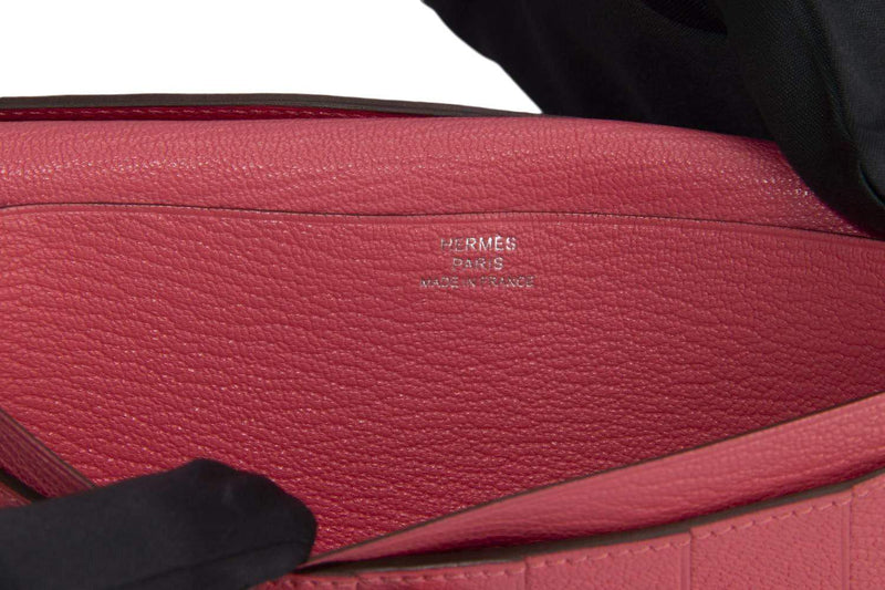 Hermès VINTAGE HERMES BEARN WALLET IN RED SHEATH LEATHER WALLET ref.464577  - Joli Closet